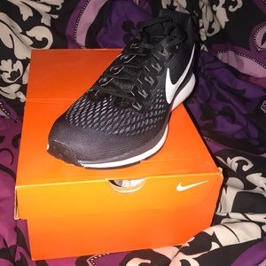 FLASH SALE !!!!!! Women’s Nike Air (BRAND NEW)